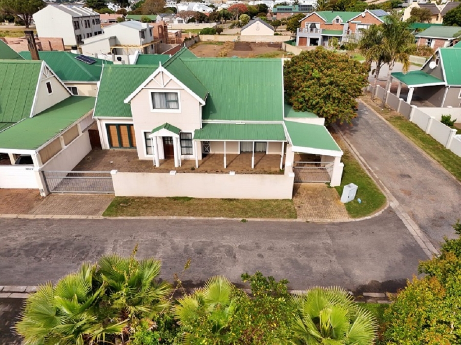 4 Bedroom Property for Sale in Stilbaai Wes Western Cape
